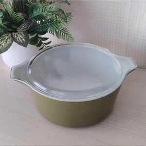 Vintage Olive Green Pyrex 2 1/2 Quart Casserole Dish with Lid